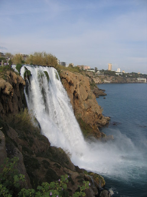 Antalya Wasserfall am Meer 1