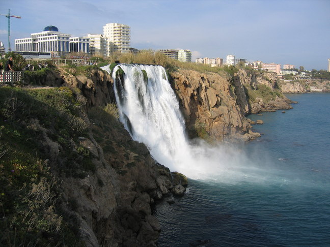 Antalya Wasserfall am Meer 9