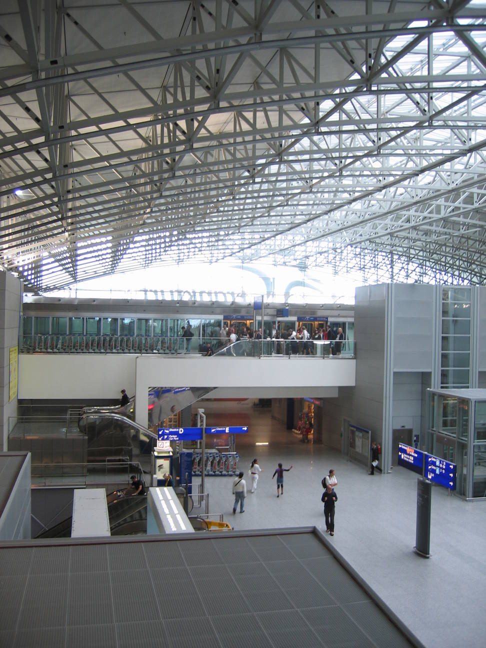 Flughafenhalle 4