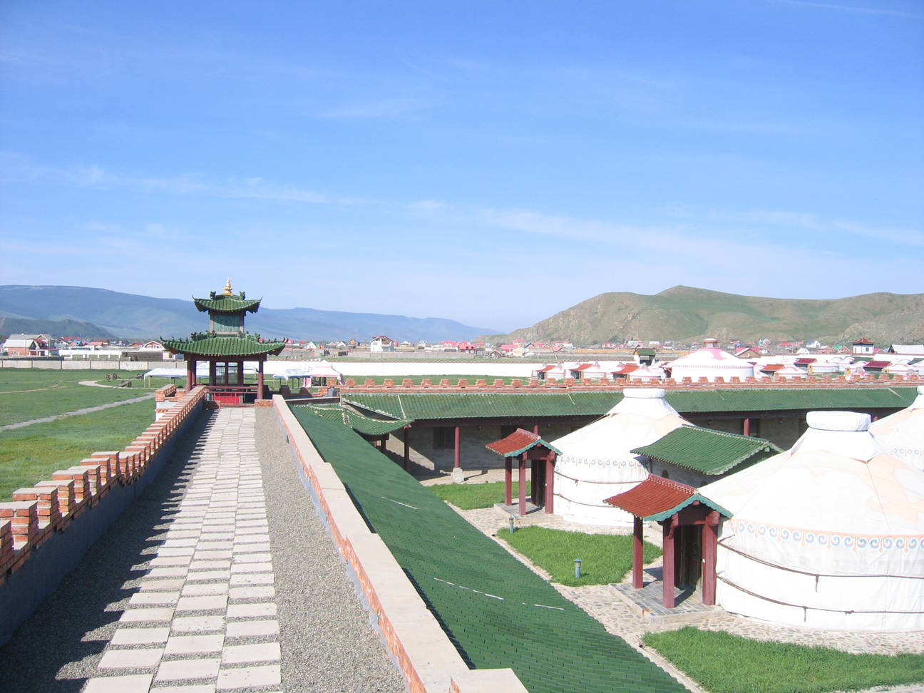 Hotel Mongolia Aussenmauer 4